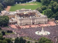 Buckingham_Palace_aerial_view_2016_(cropped).jpg