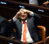 אני מסובב אתכם על האצבע הקטנה שלי!