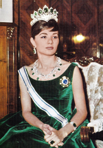 farah-pahlavi.png