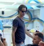 נירו כאפה מושיק.gif