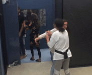 ריוואה מכות.gif