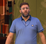 אורן מביא לעצמו כאפות.gif