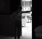 דנה בחושך.gif
