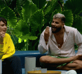 מסתובבת בלי שמחת חיים.gif