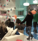 סער מרביץ עם בלון איילה.gif