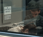 בסוף מי מנצח הבריון.gif בסוף מי מנצח הבריון.gif