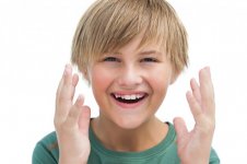 menino-loiro-suprendido-com-as-maos-para-cima-sorrindo_13339-82384.jpg menino-loiro-suprendido-com-as-maos-para-cima-sorrindo_13339-82384.jpg