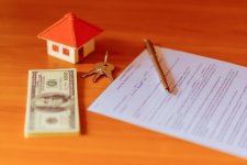 real-estate-broker-sale-contract-house-resale-agreement-with-ink-pen-house-keys-realtor-key-ho...jpg