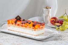 עוגת פס ג'לי פירות של קונדיטוריית שני.jpg