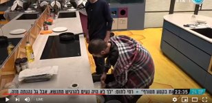 גל תופסת על חם את חבורת משמר חזירי הלילה05.jpg גל תופסת על חם את חבורת משמר חזירי הלילה05.jpg