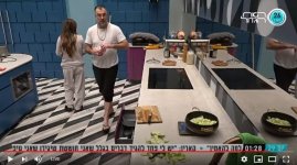 השף רמי ורד מכין לדיירי הבית סכרת בטעם תפוחים02.jpg השף רמי ורד מכין לדיירי הבית סכרת בטעם תפוחים02.jpg