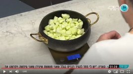 השף רמי ורד מכין לדיירי הבית סכרת בטעם תפוחים03.jpg השף רמי ורד מכין לדיירי הבית סכרת בטעם תפוחים03.jpg