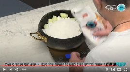 השף רמי ורד מכין לדיירי הבית סכרת בטעם תפוחים08.jpg השף רמי ורד מכין לדיירי הבית סכרת בטעם תפוחים08.jpg